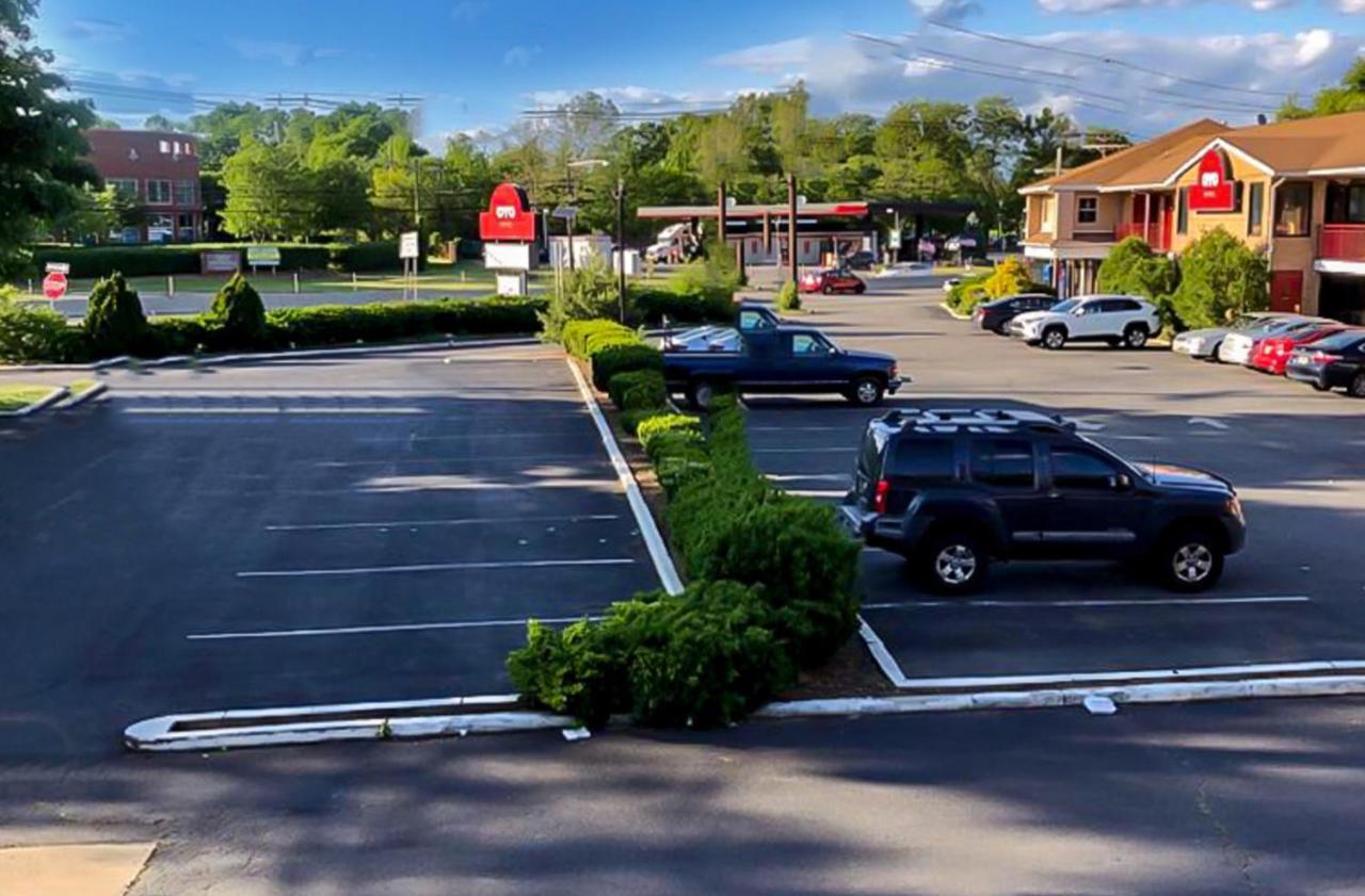 Oyo Hotel Edison Nj Route 1 Exterior photo