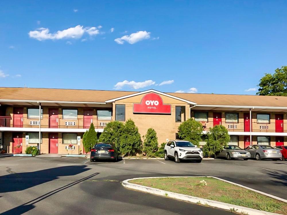 Oyo Hotel Edison Nj Route 1 Exterior photo