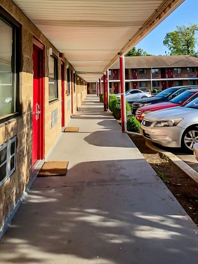 Oyo Hotel Edison Nj Route 1 Exterior photo