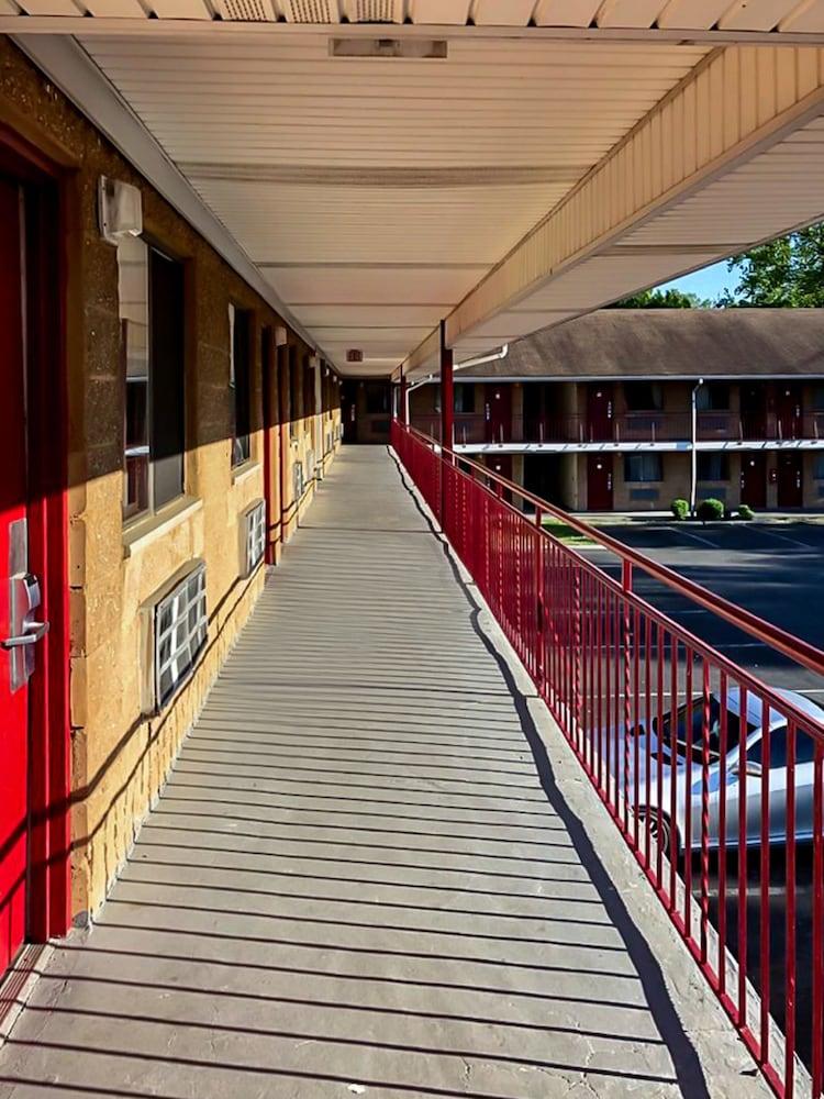 Oyo Hotel Edison Nj Route 1 Exterior photo