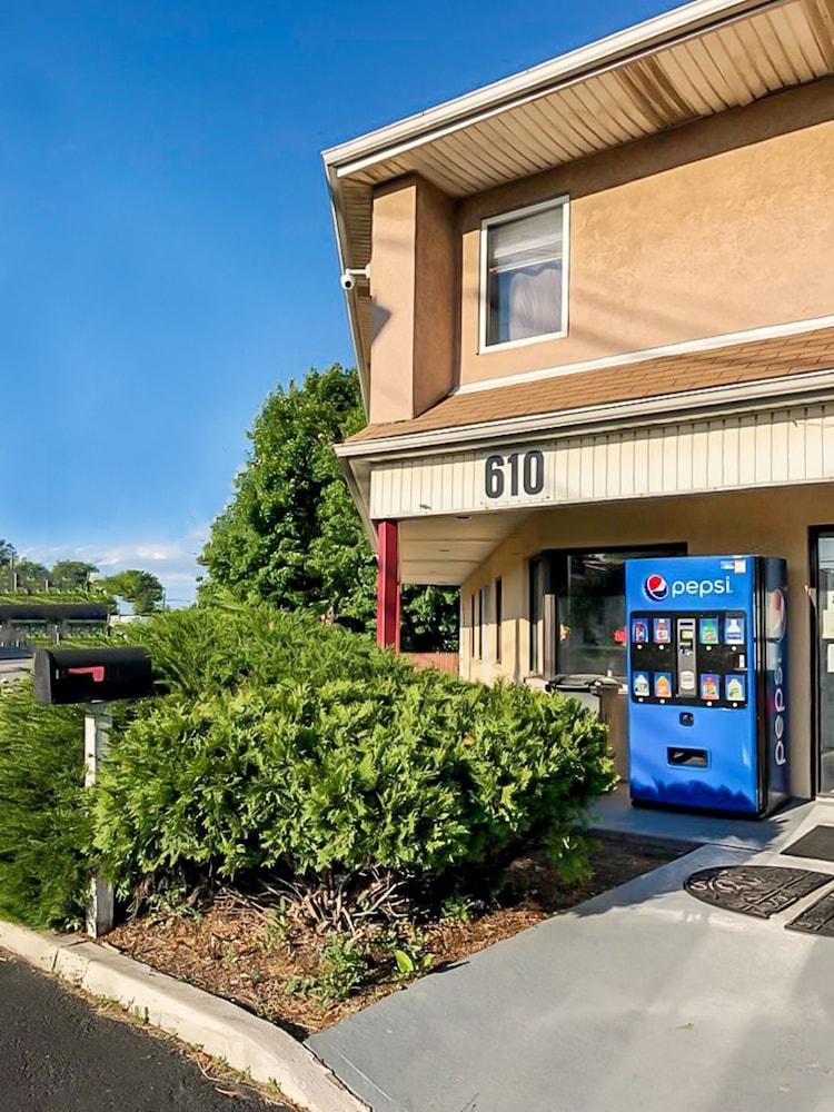 Oyo Hotel Edison Nj Route 1 Exterior photo