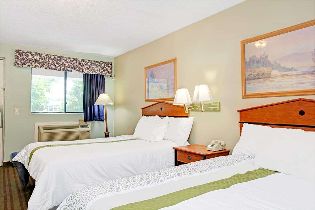 Oyo Hotel Edison Nj Route 1 Room photo