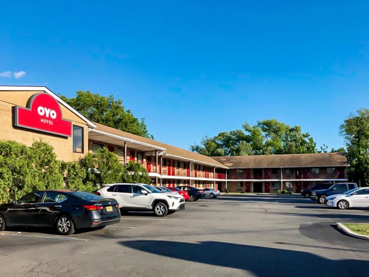 Oyo Hotel Edison Nj Route 1 Exterior photo